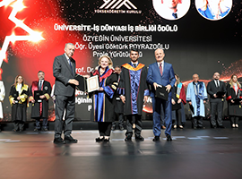 Özyeğin University Receives the University-Business World Cooperation Award at the YÖK Outstanding Achievement Awards 2022